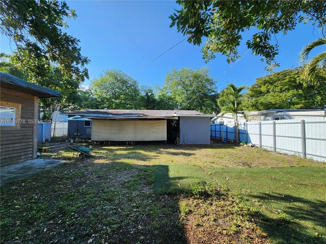 6721 Garfield St, Hollywood, FL 33024