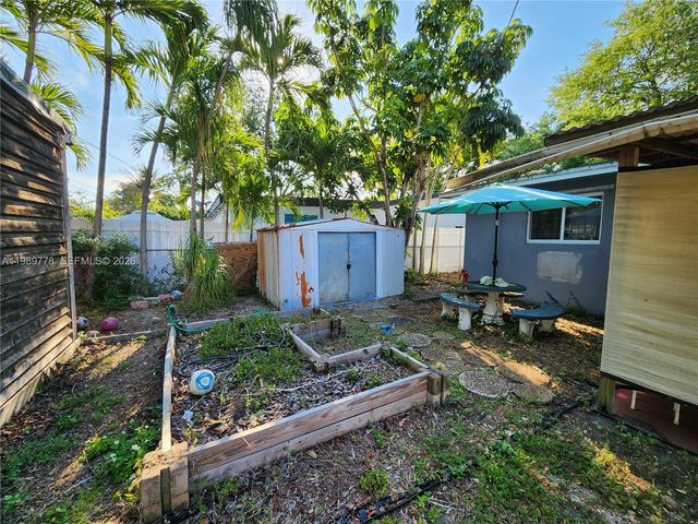 6721 Garfield St, Hollywood, FL 33024