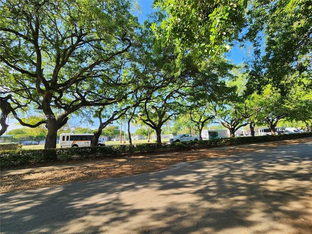 6721 Garfield St, Hollywood, FL 33024