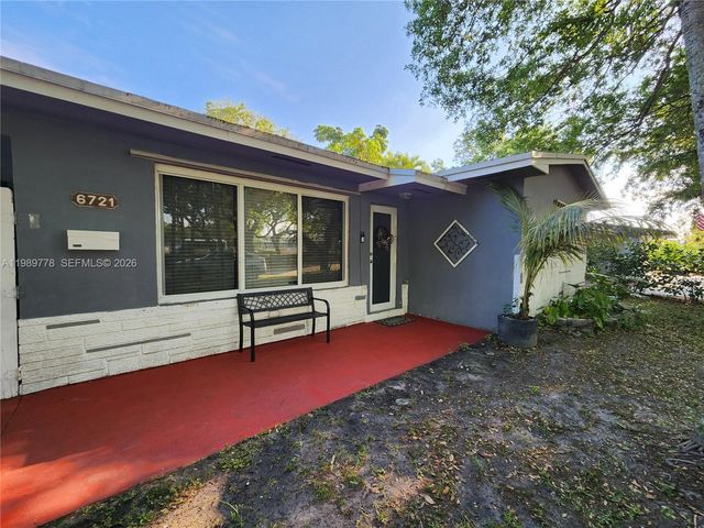 6721 Garfield St, Hollywood, FL 33024