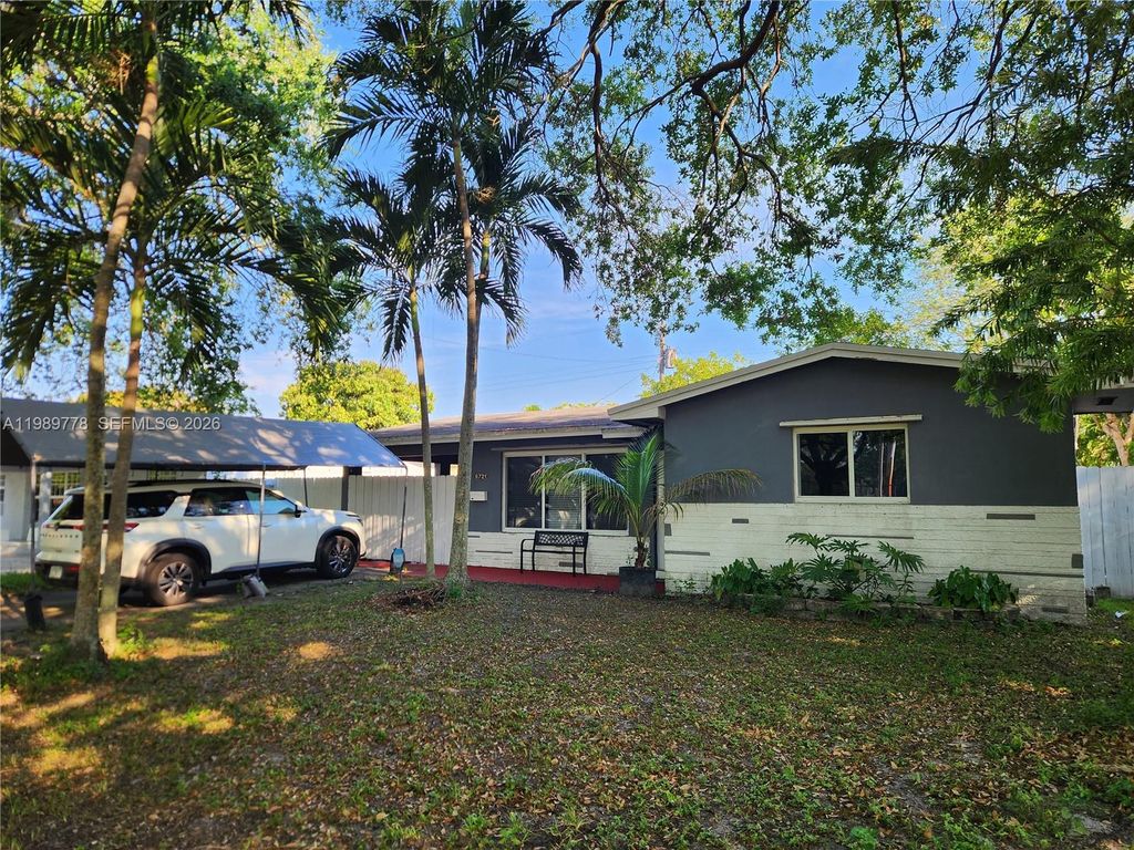 6721 Garfield St, Hollywood, FL 33024