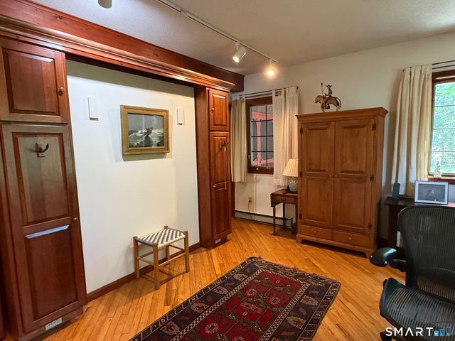 8 Ivy Road, Stonington, CT 06355