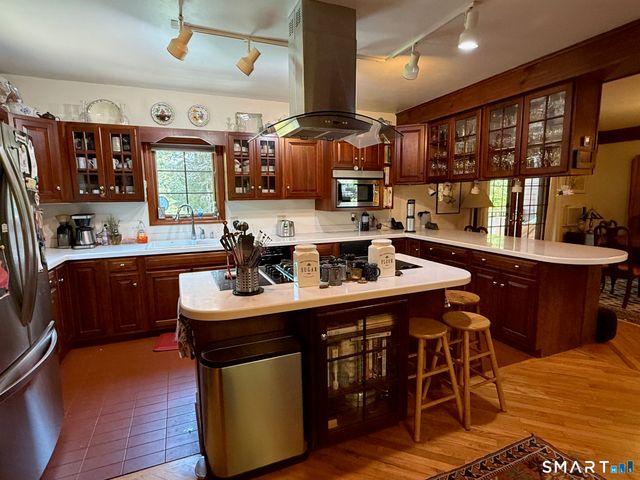 8 Ivy Road, Stonington, CT 06355