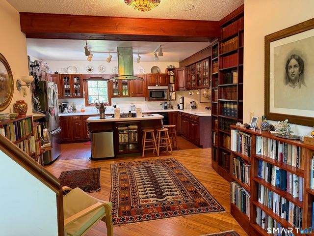 8 Ivy Road, Stonington, CT 06355