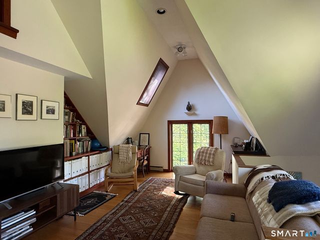 8 Ivy Road, Stonington, CT 06355