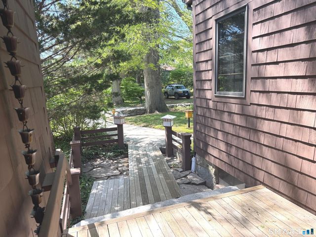 8 Ivy Road, Stonington, CT 06355