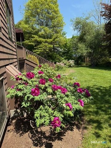 8 Ivy Road, Stonington, CT 06355