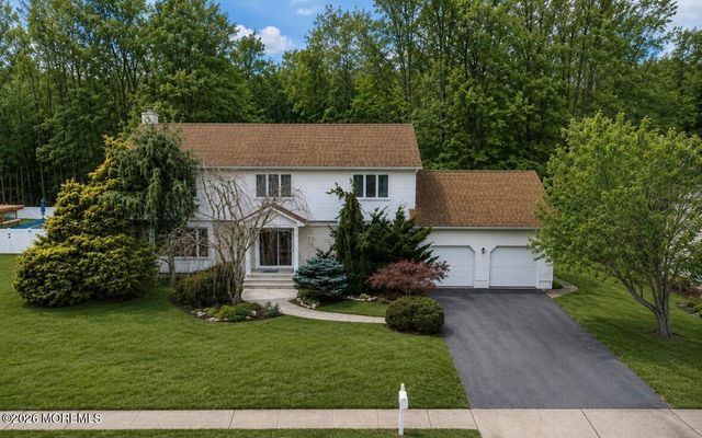 5 Washington Avenue, Morganville, NJ 07751