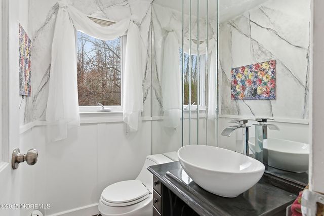 5 Washington Avenue, Morganville, NJ 07751