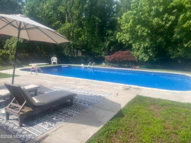 5 Washington Avenue, Morganville, NJ 07751