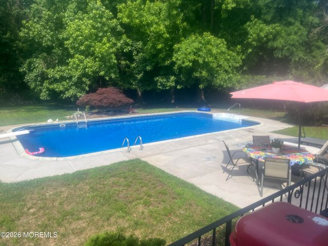 5 Washington Avenue, Morganville, NJ 07751