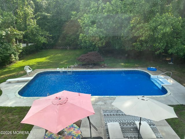 5 Washington Avenue, Morganville, NJ 07751