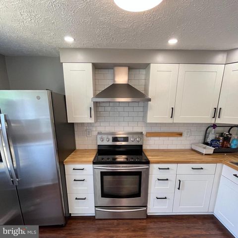 7807 EDMUNDS, Elkridge, MD 21075