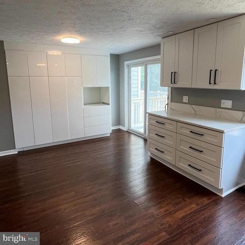 7807 EDMUNDS, Elkridge, MD 21075