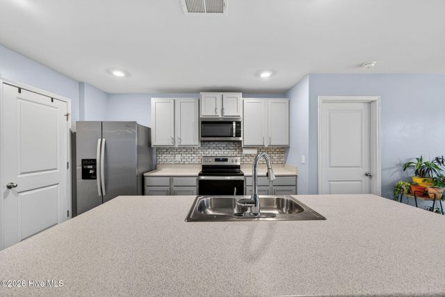 569 Draymore Drive NE, Leland, NC 28451