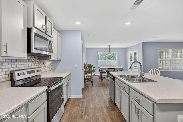 569 Draymore Drive NE, Leland, NC 28451