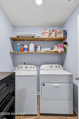 569 Draymore Drive NE, Leland, NC 28451