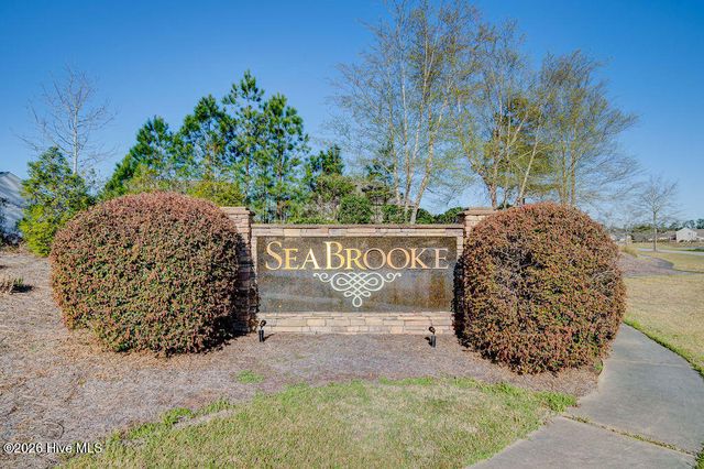 569 Draymore Drive NE, Leland, NC 28451