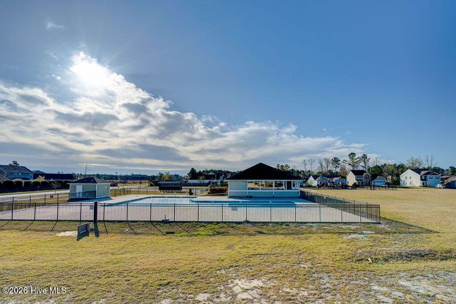 569 Draymore Drive NE, Leland, NC 28451