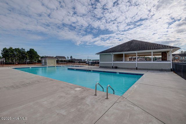 569 Draymore Drive NE, Leland, NC 28451