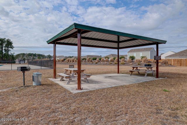 569 Draymore Drive NE, Leland, NC 28451