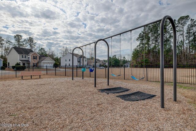 569 Draymore Drive NE, Leland, NC 28451