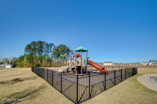 569 Draymore Drive NE, Leland, NC 28451