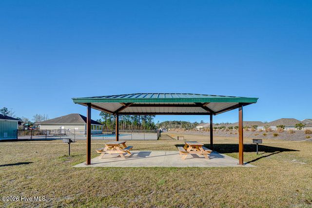 569 Draymore Drive NE, Leland, NC 28451