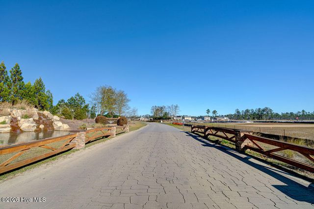 569 Draymore Drive NE, Leland, NC 28451