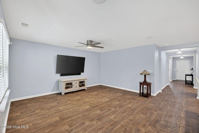 569 Draymore Drive NE, Leland, NC 28451