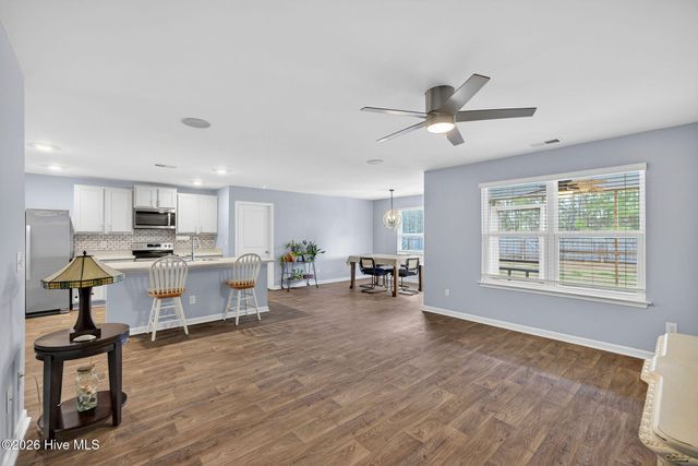 569 Draymore Drive NE, Leland, NC 28451