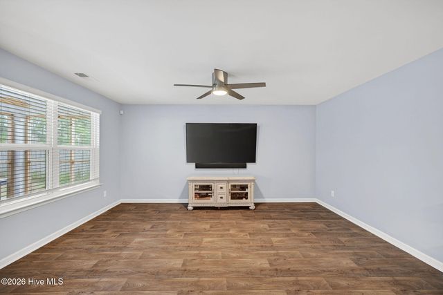 569 Draymore Drive NE, Leland, NC 28451