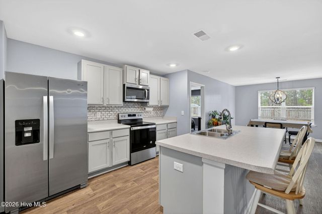 569 Draymore Drive NE, Leland, NC 28451