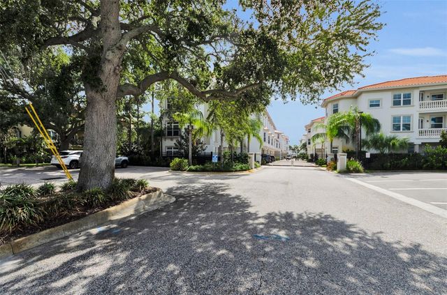 1340 BAYSHORE BOULEVARD 304, Dunedin, FL 34698