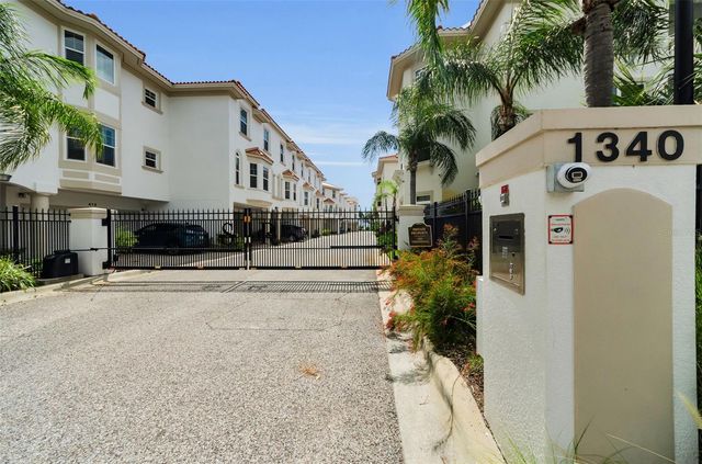 1340 BAYSHORE BOULEVARD 304, Dunedin, FL 34698