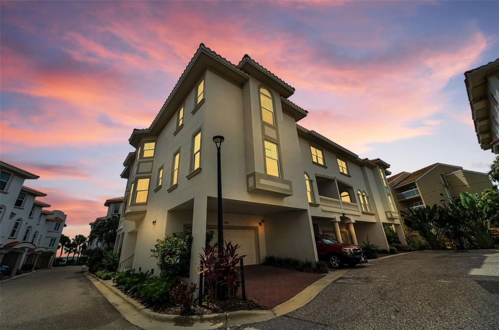 1340 BAYSHORE BOULEVARD 304, Dunedin, FL 34698