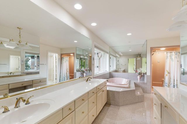 10711 Bull Valley DRIVE, Woodstock, IL 60098