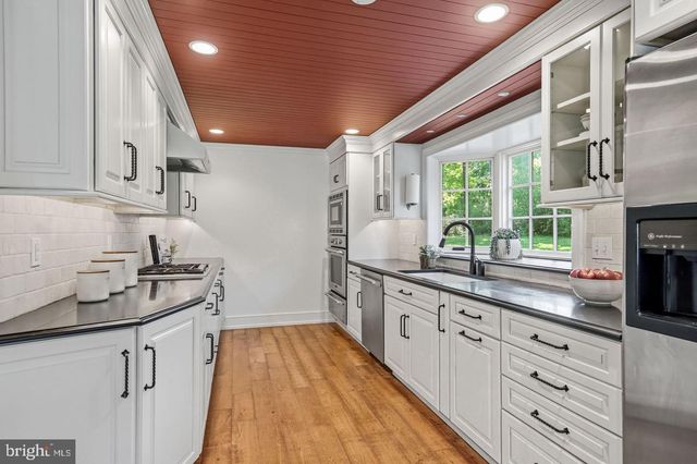 461 S ROBERTS RD, Bryn Mawr, PA 19010