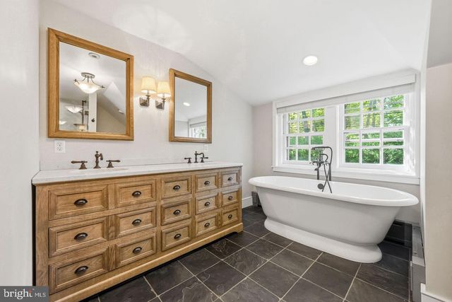 461 S ROBERTS RD, Bryn Mawr, PA 19010