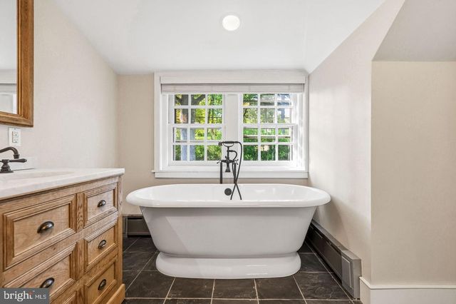461 S ROBERTS RD, Bryn Mawr, PA 19010
