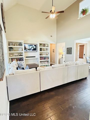 7458 Featherston Cove, Olive Branch, MS 38654