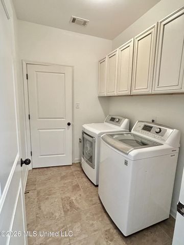 7458 Featherston Cove, Olive Branch, MS 38654