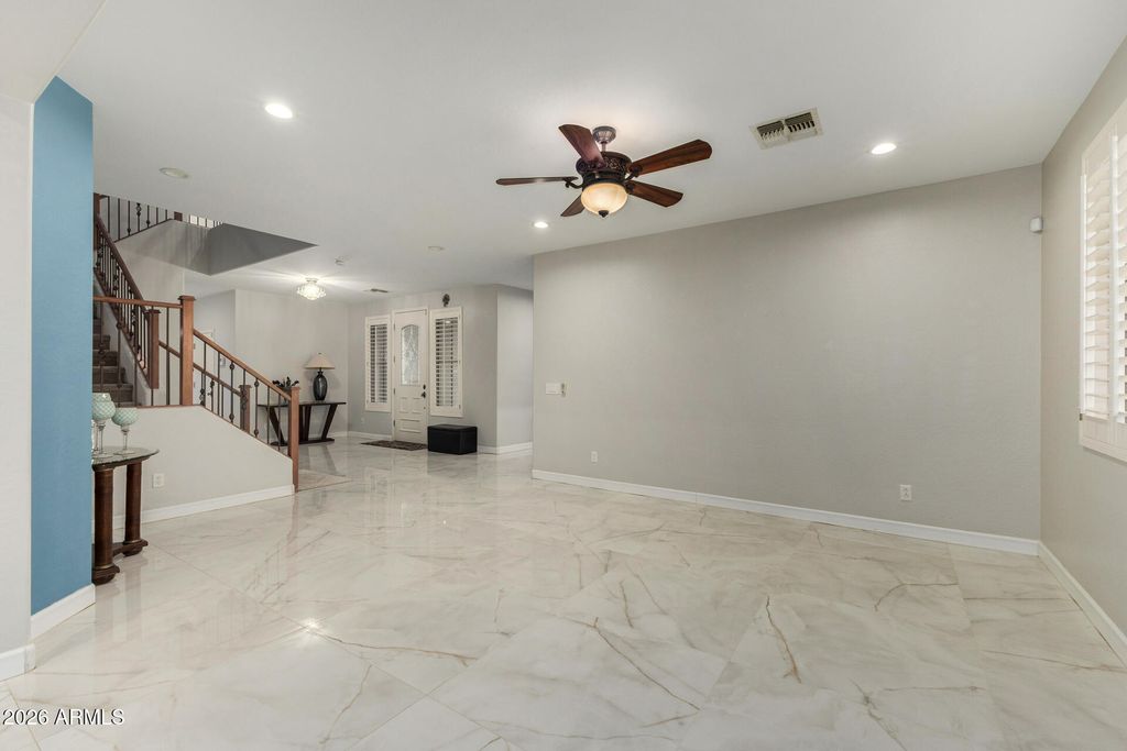 Image 12 of property listing at 1919 W BONANZA Lane, Phoenix, AZ 85085