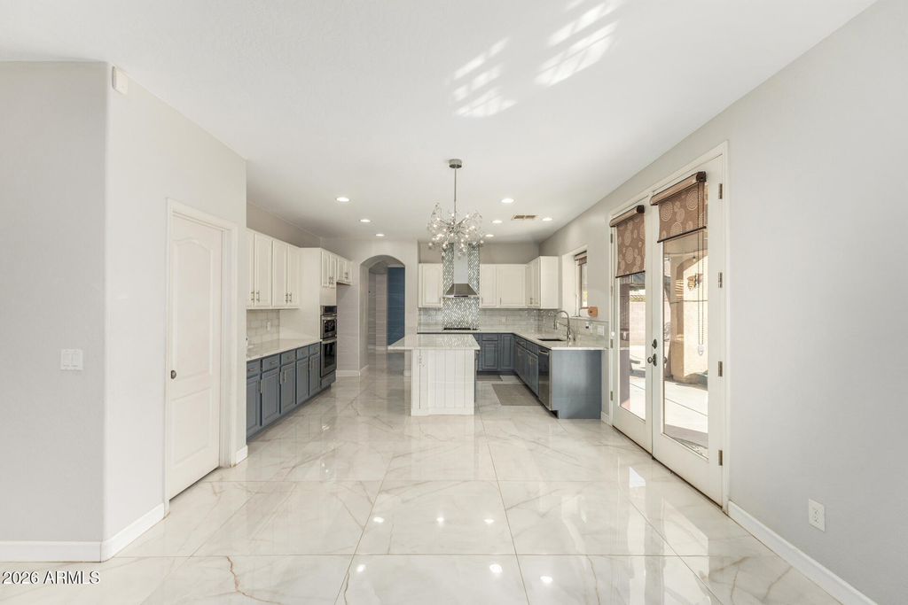 Image 14 of property listing at 1919 W BONANZA Lane, Phoenix, AZ 85085