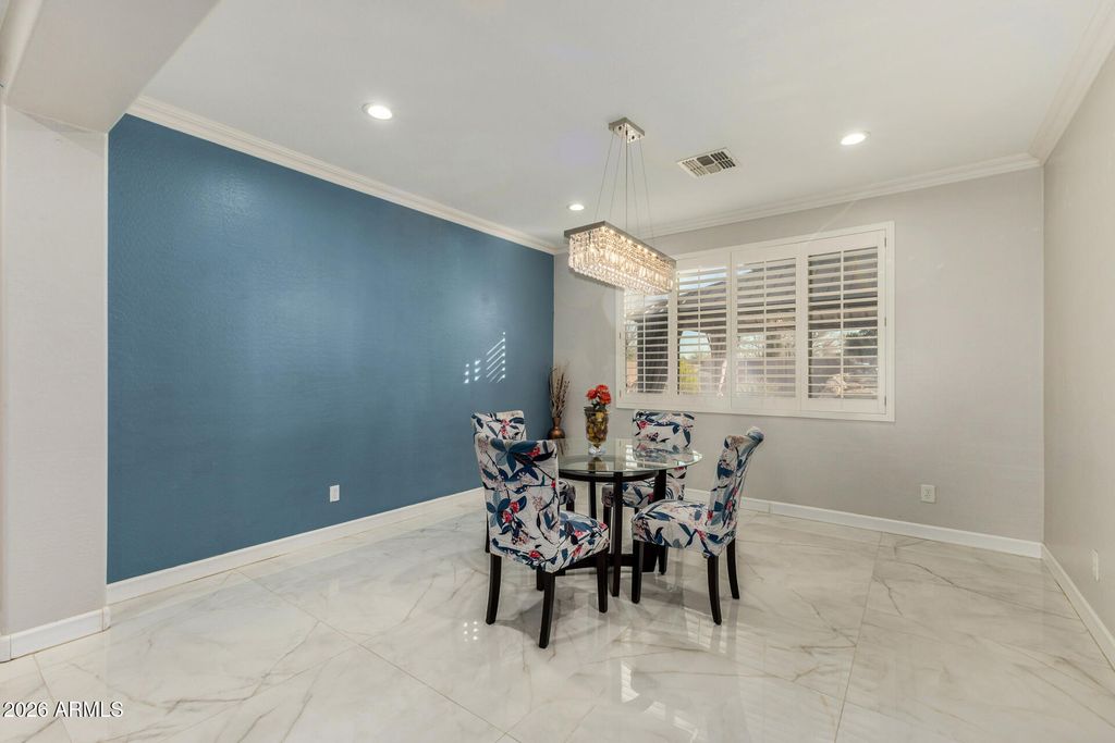 Image 15 of property listing at 1919 W BONANZA Lane, Phoenix, AZ 85085