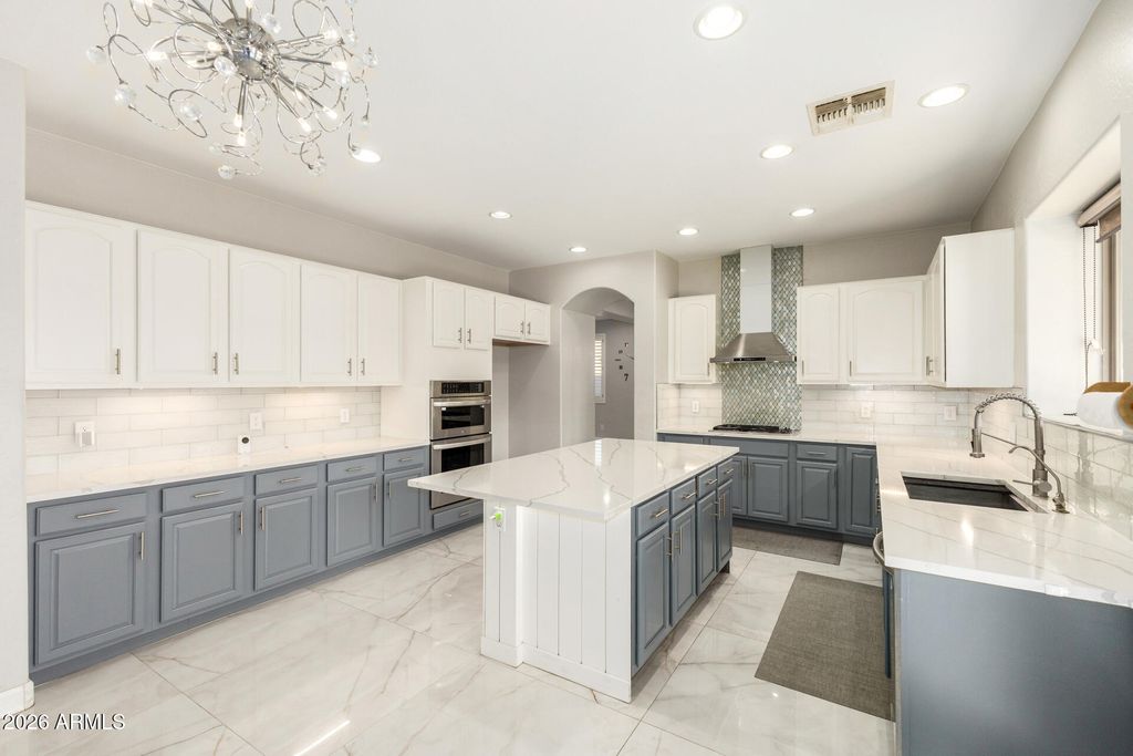 Image 17 of property listing at 1919 W BONANZA Lane, Phoenix, AZ 85085