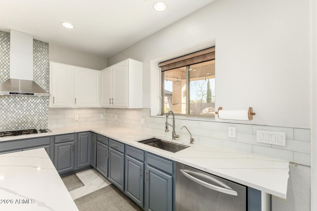 Image 19 of property listing at 1919 W BONANZA Lane, Phoenix, AZ 85085