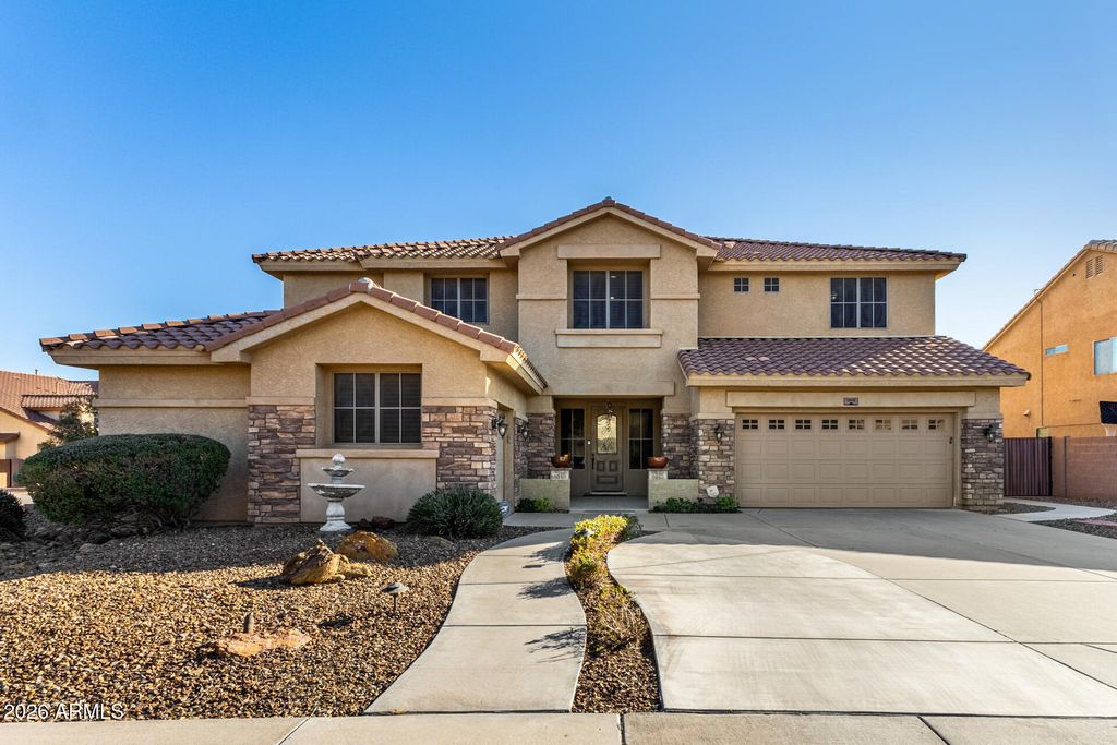 Image 2 of property listing at 1919 W BONANZA Lane, Phoenix, AZ 85085