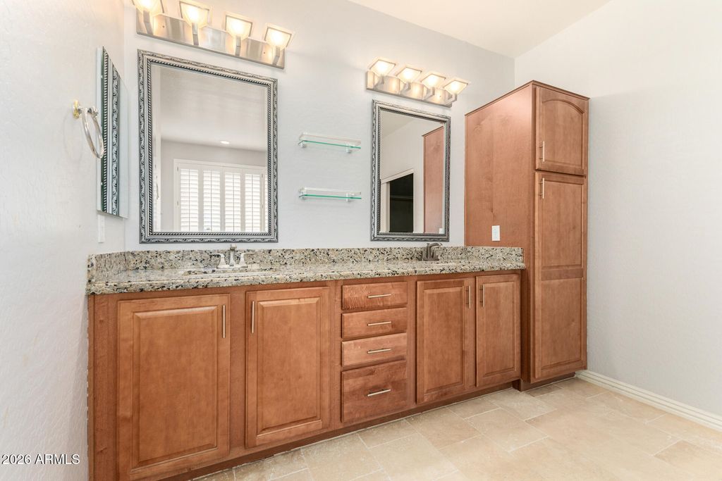 Image 29 of property listing at 1919 W BONANZA Lane, Phoenix, AZ 85085