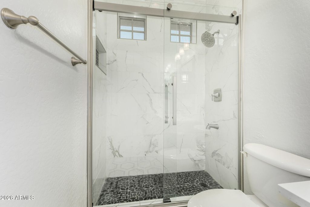 Image 37 of property listing at 1919 W BONANZA Lane, Phoenix, AZ 85085